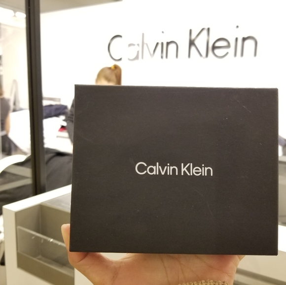 CK Matte saffiano leather bifold wallet - Picture 3 of 3